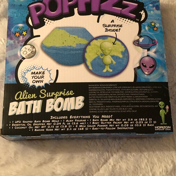 PopFizz Alien Surprise Bath Bomb Bubble Bath Mix & Mold Your own Bath Bomb - Picture 3 of 5